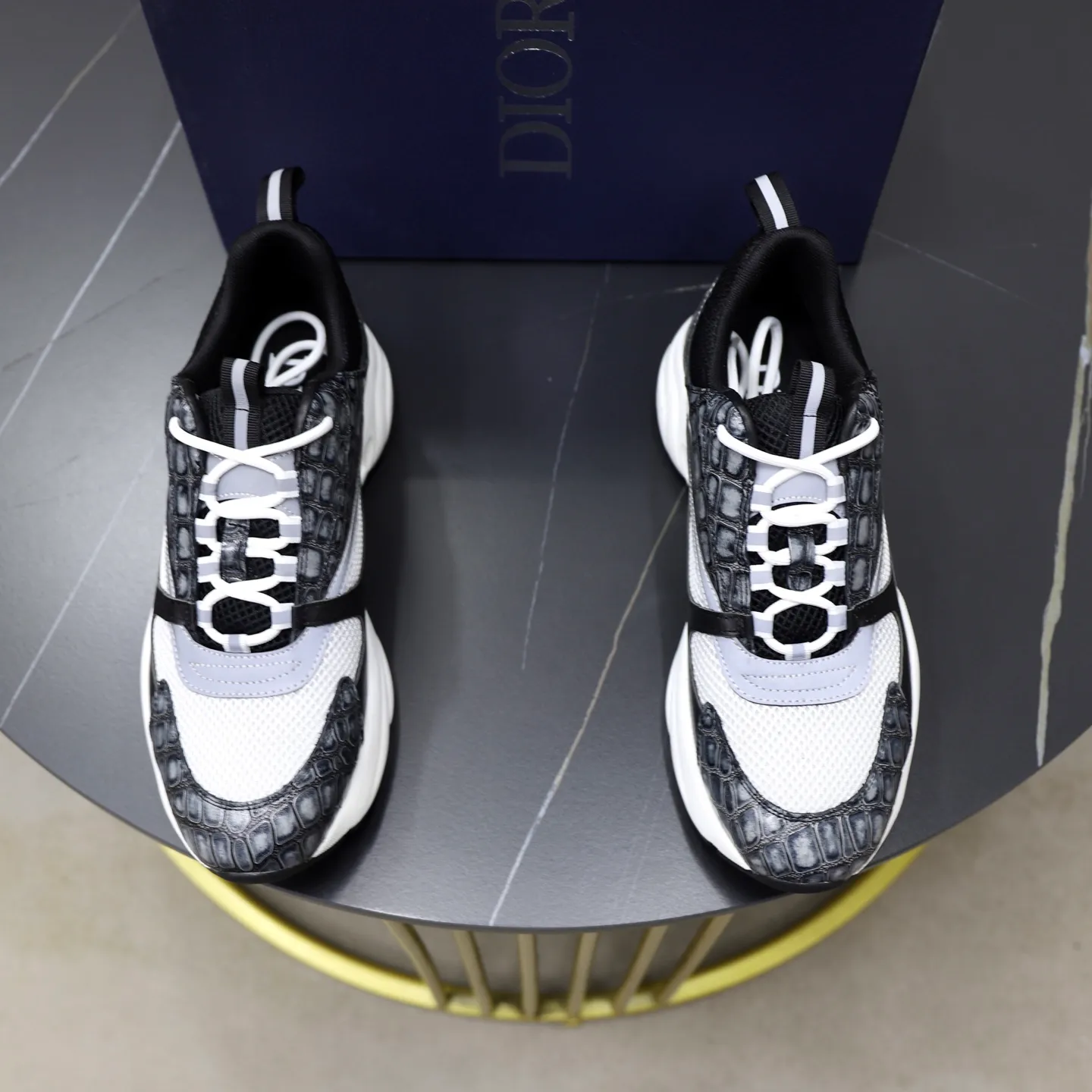 Ex-factory price: 500💰🙅‍♂️🙅‍♂️🙅‍♂️ Brand: Dior DIOR Standard code: 38-44 (45, 46 customized) Grade: Same as the official website Material: Original leather splicing Comfortable and breathable lining Original wear-resistant outsole Style category: Men's fashionable casual shoes Running sneakers Noble luxury brand elements Top luxury Color: actual picture color